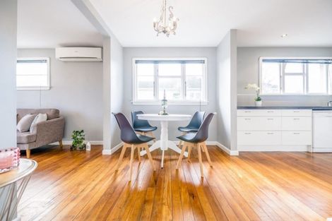 Photo of property in 106 Avonhead Road, Avonhead, Christchurch, 8042