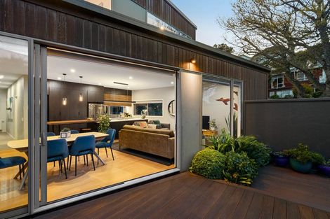 Photo of property in 3 Salmont Place, Kelburn, Wellington, 6012