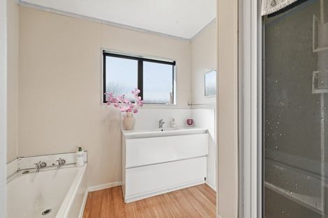 Photo of property in 5 Ngareta Road, Mourea, Rotorua, 3074