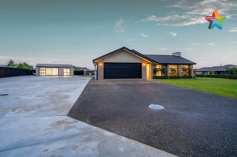 Photo of property in 16 Court Of Ascot, Seaward Bush, Invercargill, 9812