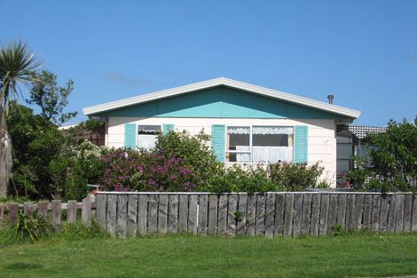 Photo of property in 17 Ashton Terrace, Castlecliff, Whanganui, 4501