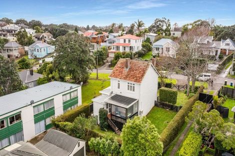 Photo of property in 50 Palmerston Road, Birkenhead, Auckland, 0626
