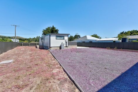 Photo of property in 2 Clifford Street, Clinton, 9534