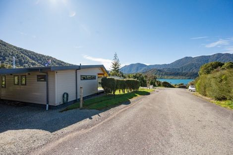 Photo of property in 2 Worlds End Road, Tennyson Inlet, 7195