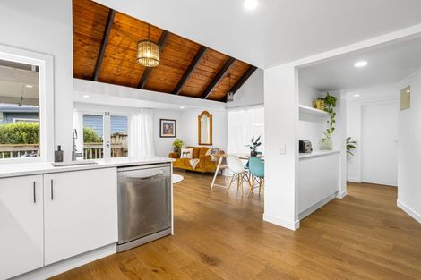 Photo of property in 8 Eucalyptus Place, Beach Haven, Auckland, 0626