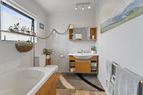 Photo of property in 33 Rutherford Drive, Waikanae Beach, Waikanae, 5036