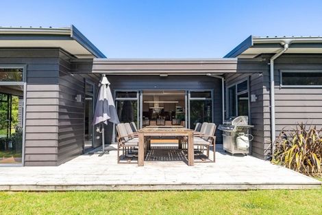Photo of property in 1 Coral Place, Matapouri, Whangarei, 0173