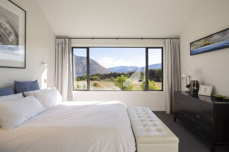 Photo of property in 5 Scenic Drive, Drift Bay, Queenstown, 9371