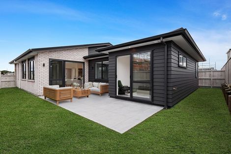 Photo of property in 98 Pepene Avenue, Takanini, 2112