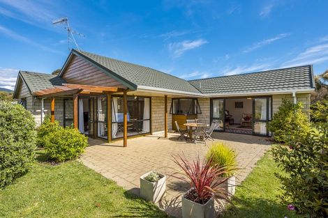 Photo of property in 5 Langdale Avenue, Paraparaumu, 5032