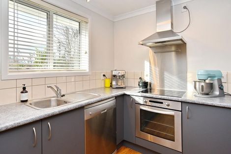 Photo of property in 11 Hannah Place, Redwood, Christchurch, 8051