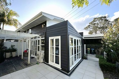 Photo of property in 1/1 Saratoga Avenue, Herne Bay, Auckland, 1011