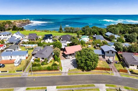 Photo of property in 9 Pohutukawa Drive, Opunake, 4616