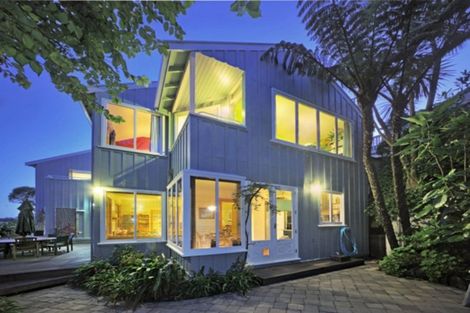 Photo of property in 63 Pretoria Road, Karaka Bays, Wellington, 6022