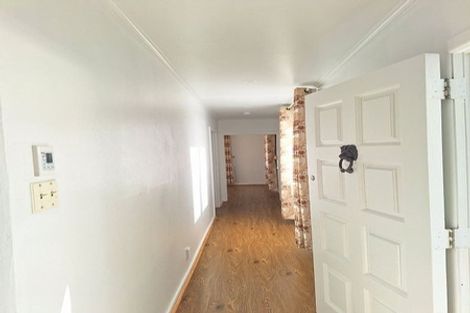 Photo of property in 6 Daphne Street, Kelston, Auckland, 0602