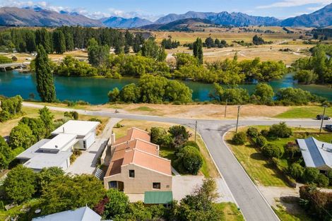Photo of property in 2 Arklow Street, Albert Town, Wanaka, 9305