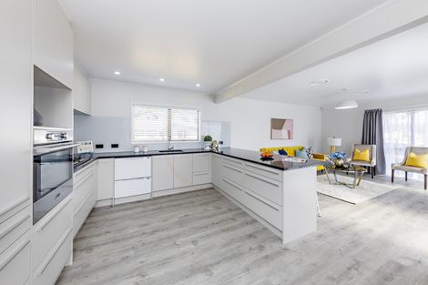 Photo of property in 80 Everglade Drive, Goodwood Heights, Auckland, 2105