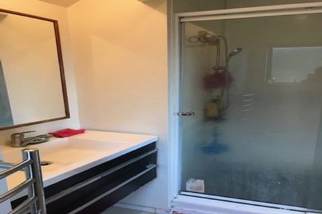 Photo of property in 2/2 Deverell Place, Northcross, Auckland, 0632