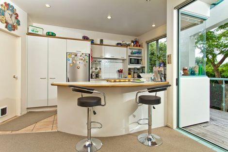 Photo of property in 2/42 Churchill Road, Murrays Bay, Auckland, 0630