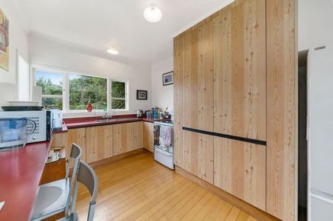 Photo of property in 9 Victory Crescent, Tawa, Wellington, 5028