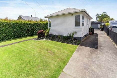 Photo of property in 70 Edgewater Drive, Pakuranga, Auckland, 2010