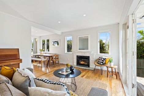 Photo of property in 12 Renata Crescent, Te Atatu Peninsula, Auckland, 0610