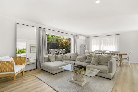 Photo of property in 2/6 Marsh Avenue, Forrest Hill, Auckland, 0620