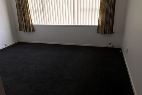 Photo of property in 1/4220 Great North Road, Glendene, Auckland, 0602