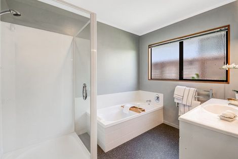 Photo of property in 8b Duncansby Road, Stanmore Bay, Whangaparaoa, 0932