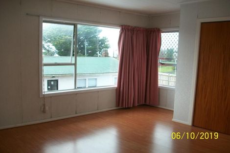 Photo of property in 32 Vera Road, Te Atatu South, Auckland, 0610