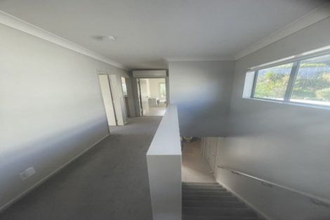 Photo of property in 6 Brindle Way, Newlands, Wellington, 6037