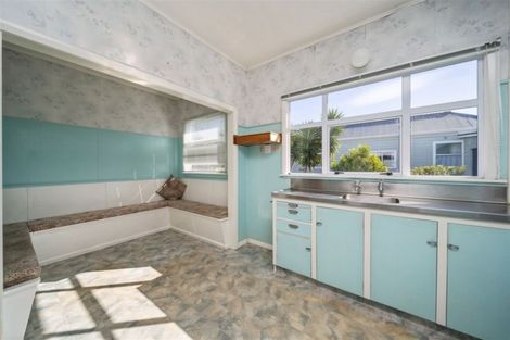 Photo of property in 12 Grey Street, Hawera, 4610