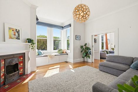 Photo of property in 39 Tanera Crescent, Brooklyn, Wellington, 6021