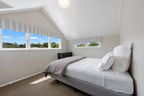 Photo of property in 15 Whirinaki Crescent, Heretaunga, Upper Hutt, 5018