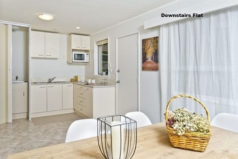 Photo of property in 7 Girrahween Drive, Totara Vale, Auckland, 0629