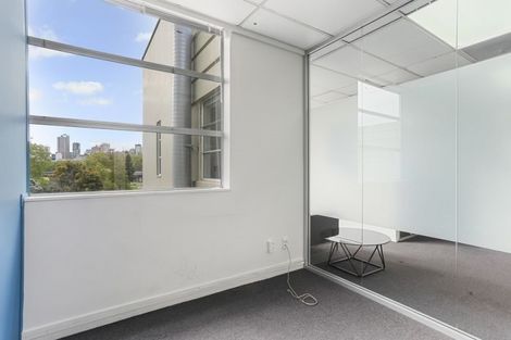Photo of property in 1/2 College Road, Northcote, Auckland, 0627