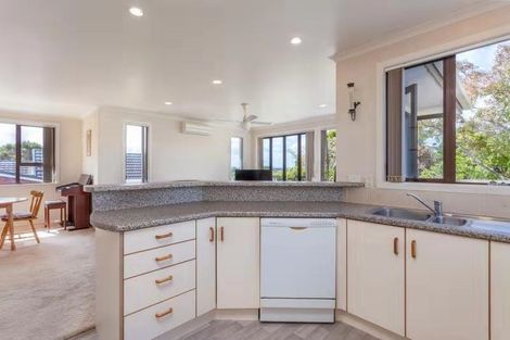 Photo of property in 17 Armagh Road, Blockhouse Bay, Auckland, 0600