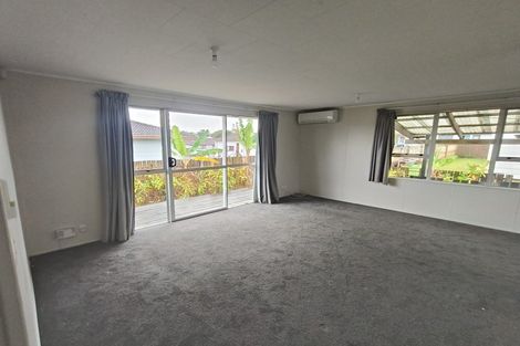 Photo of property in 2/30 Kennington Drive, Clendon Park, Auckland, 2103