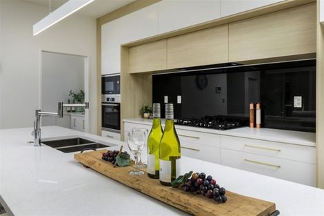 Photo of property in 14 Sauterne Road, Kumeu, 0810