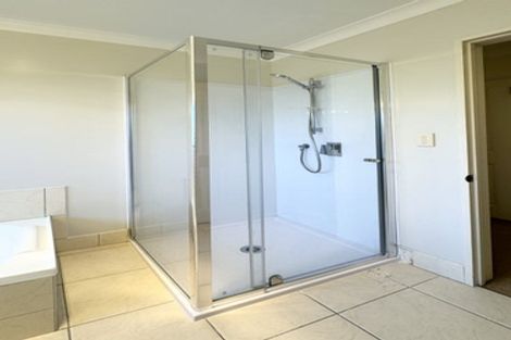 Photo of property in 4 Mackwell Road, Fairview Heights, Auckland, 0632