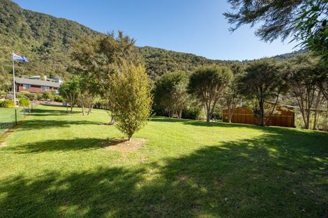 Photo of property in 4 Worlds End Road, Tennyson Inlet, 7195