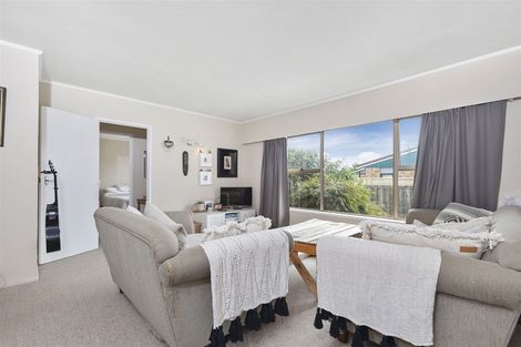 Photo of property in 2/6 Trafalgar Road, Milford, Auckland, 0620