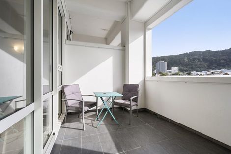 Photo of property in Stadium Garden Flats, 205/107 Thorndon Quay, Pipitea, Wellington, 6011