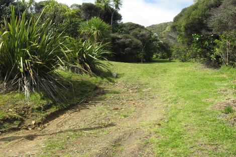 Photo of property in 4 Rayner Road, Piha, 0772