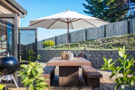 Photo of property in 3 Coroglen Rise, Pukerua Bay, 5026