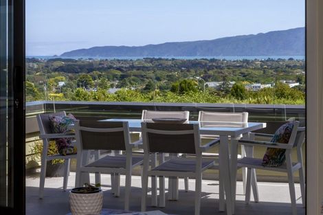 Photo of property in 39b Kakariki Grove, Waikanae, 5036