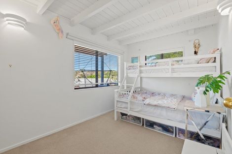 Photo of property in 2/31 Kiteroa Terrace, Rothesay Bay, Auckland, 0630