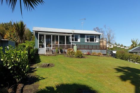 Photo of property in 9 Whaka Street, Maungaturoto, 0520
