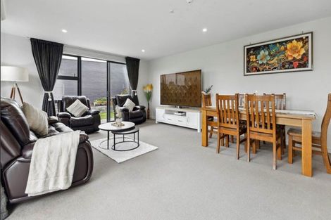 Photo of property in 1 Regiment Road, Papakura, 2110