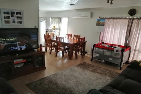 Photo of property in 42 Riverton Drive, Randwick Park, Auckland, 2105